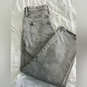Universal thread 2/26 vintage straight grey jeans